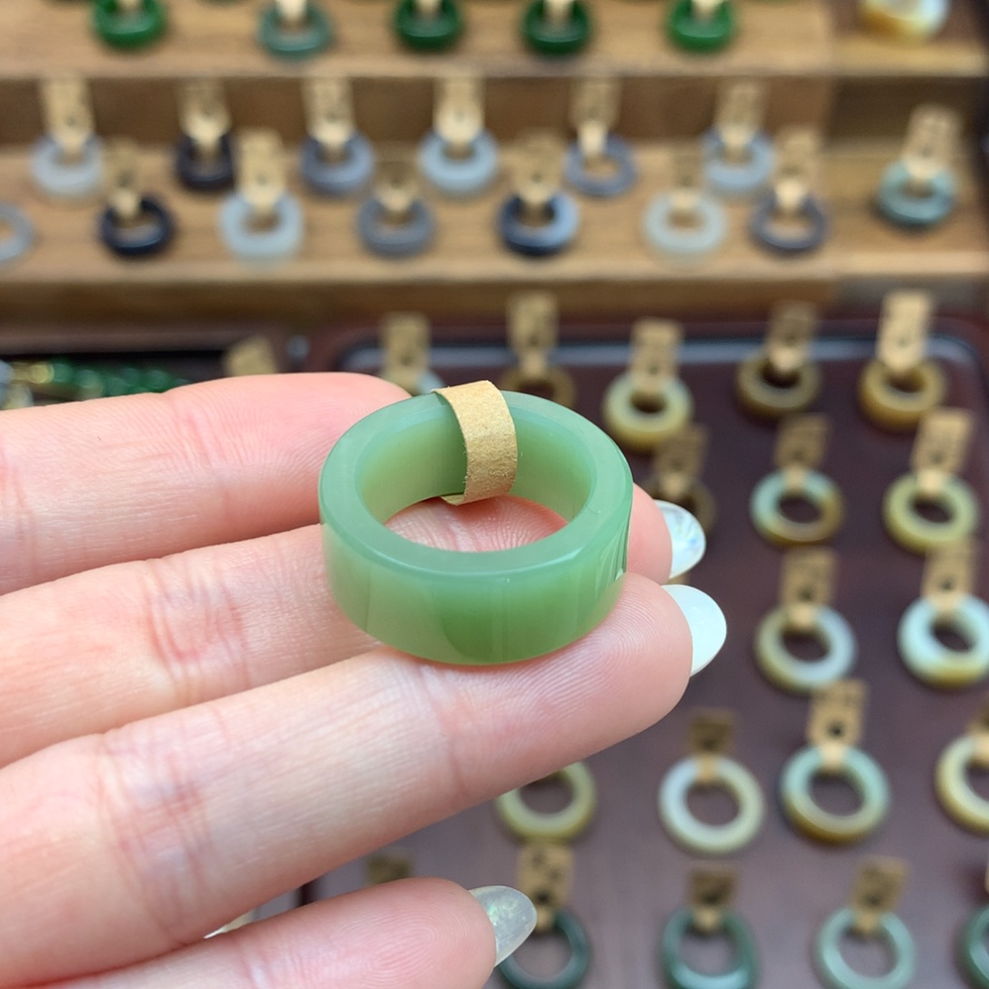 和田玉未镶嵌戒指