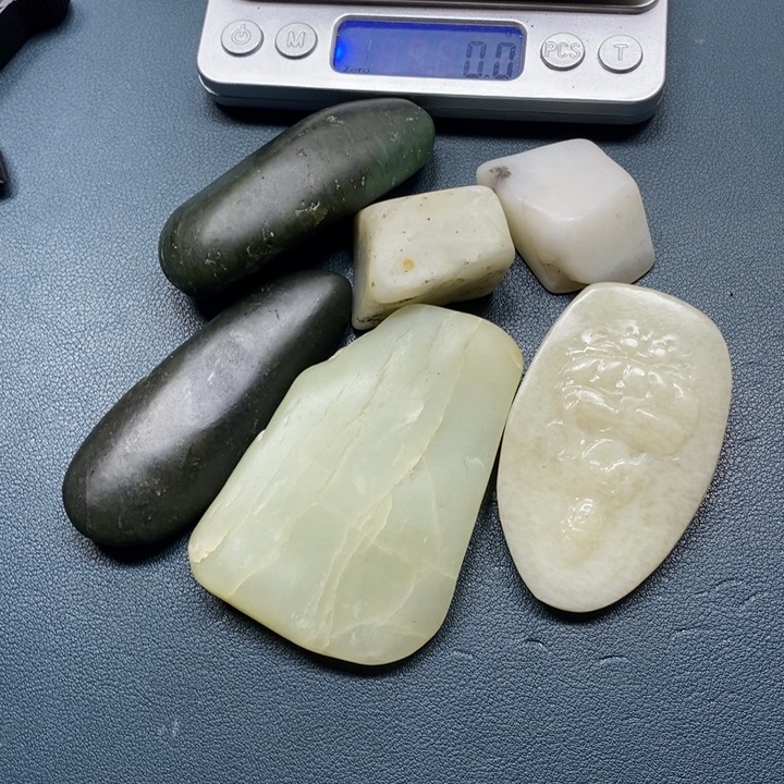 七***分和田玉（糖玉）未镶嵌挂件