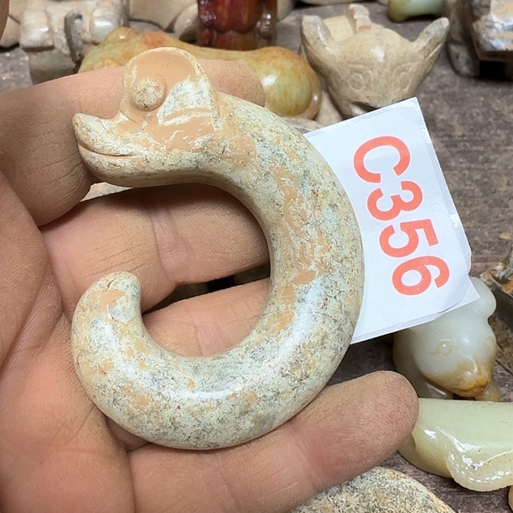 蛇纹石玉颈饰未镶嵌