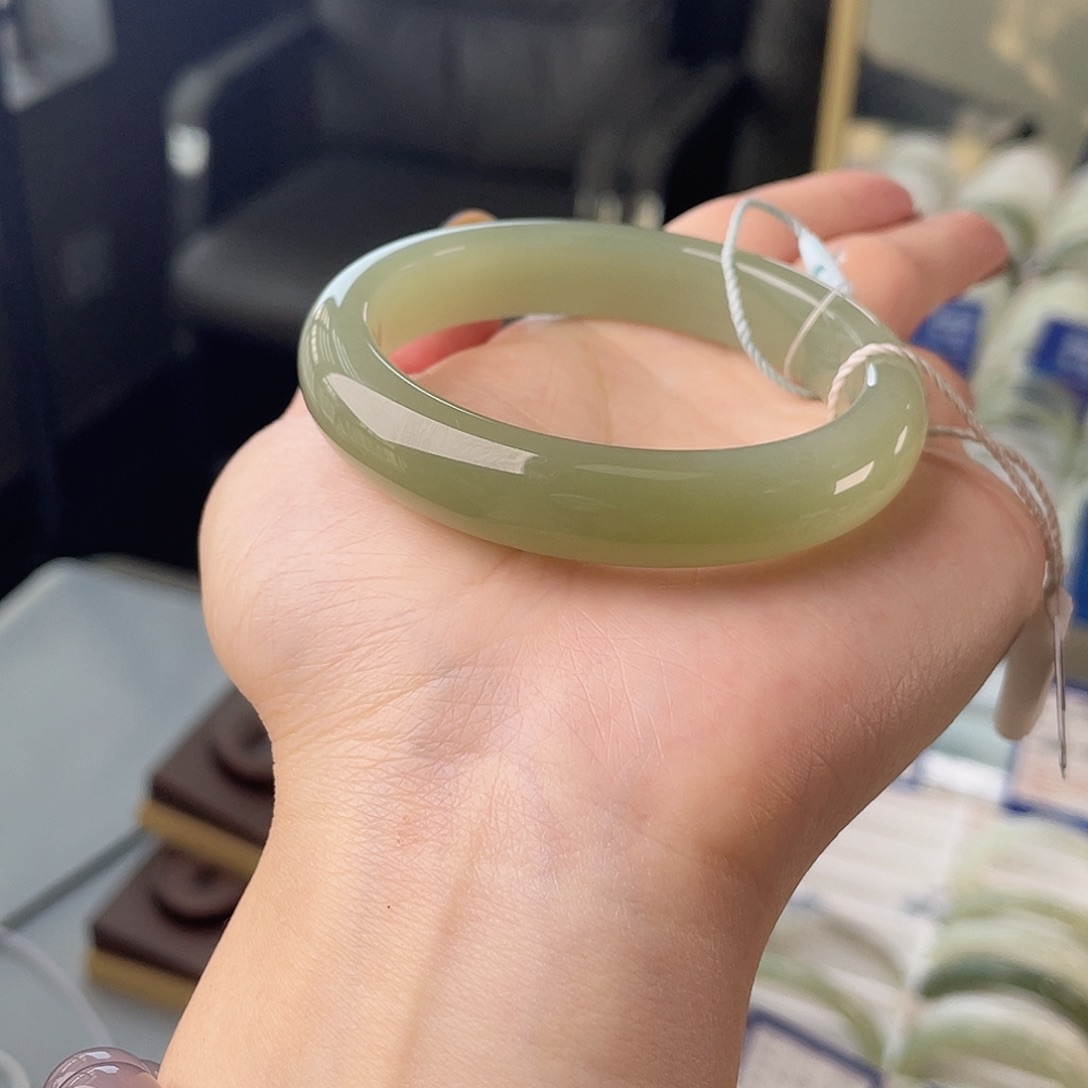 和田玉未镶嵌手镯冰猫茶晴 显白洋气 主播推荐