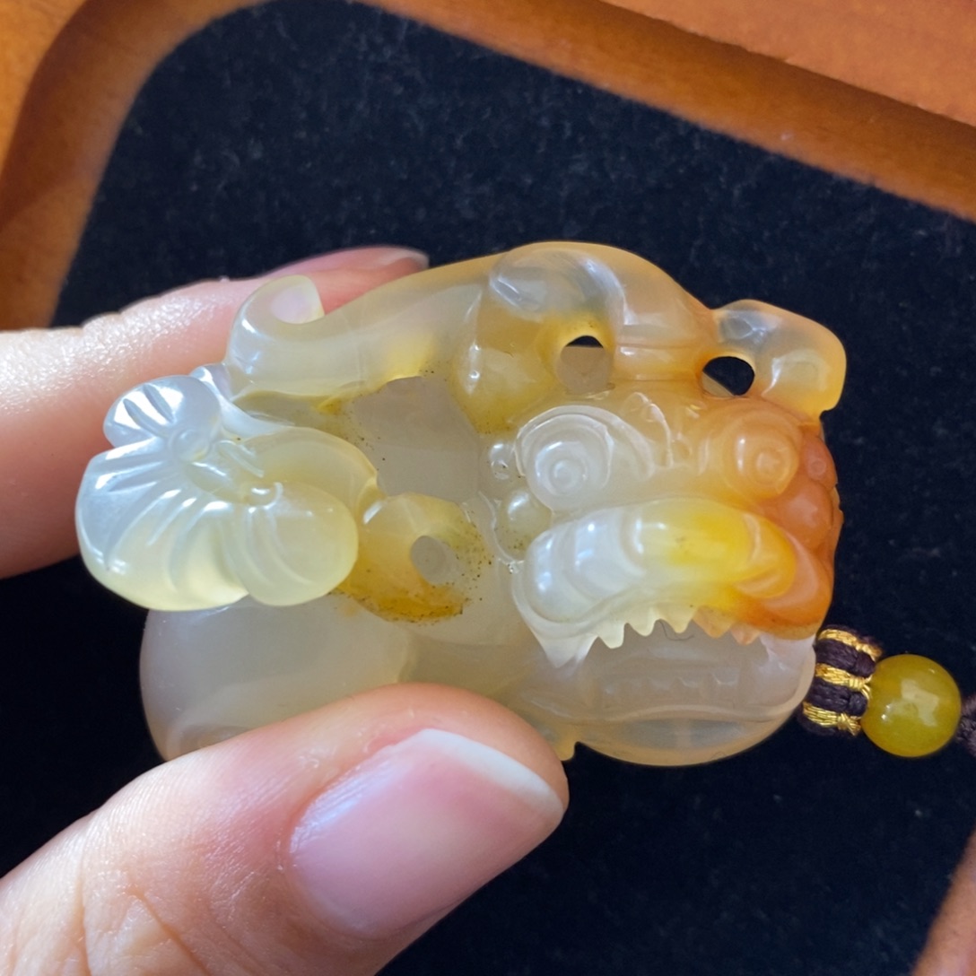 石英质玉（黄龙玉）颈饰未镶嵌