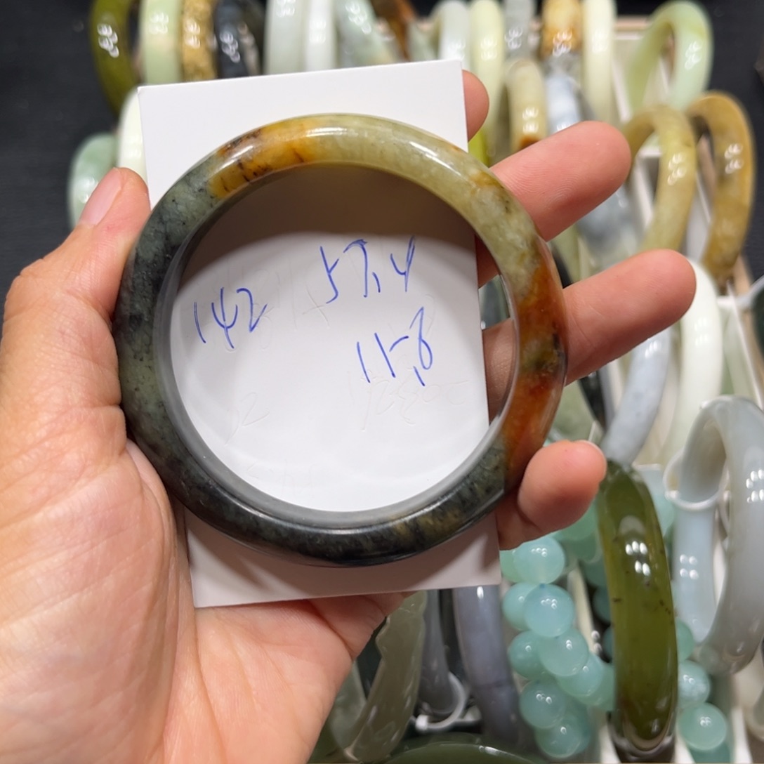 蛇纹石玉未镶嵌手镯