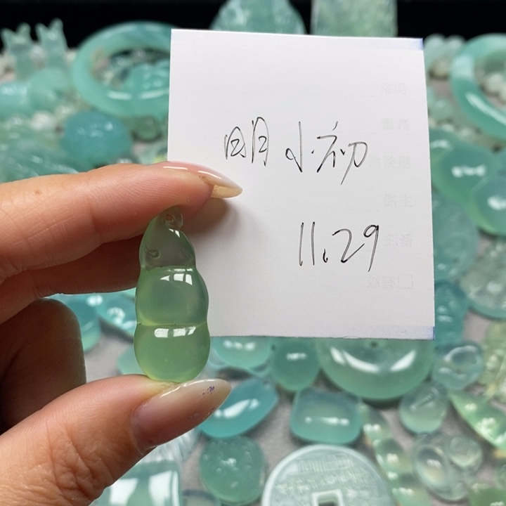 未镶嵌蛇纹石玉手镯明*初