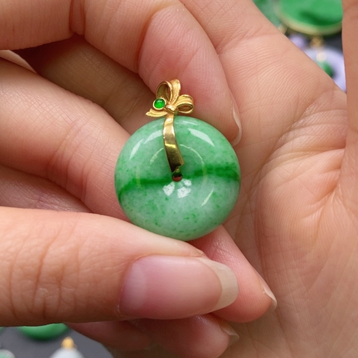 翡翠颈饰未镶嵌吊坠