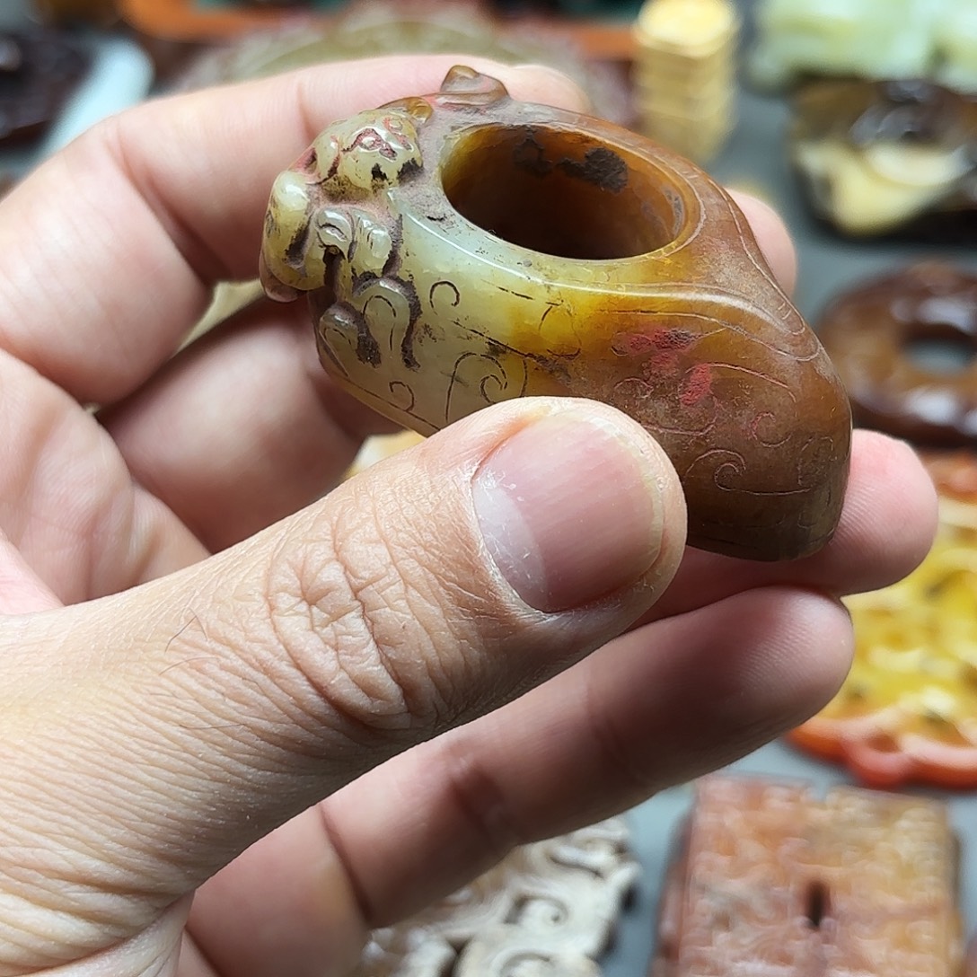 美***公和田玉未镶嵌颈饰