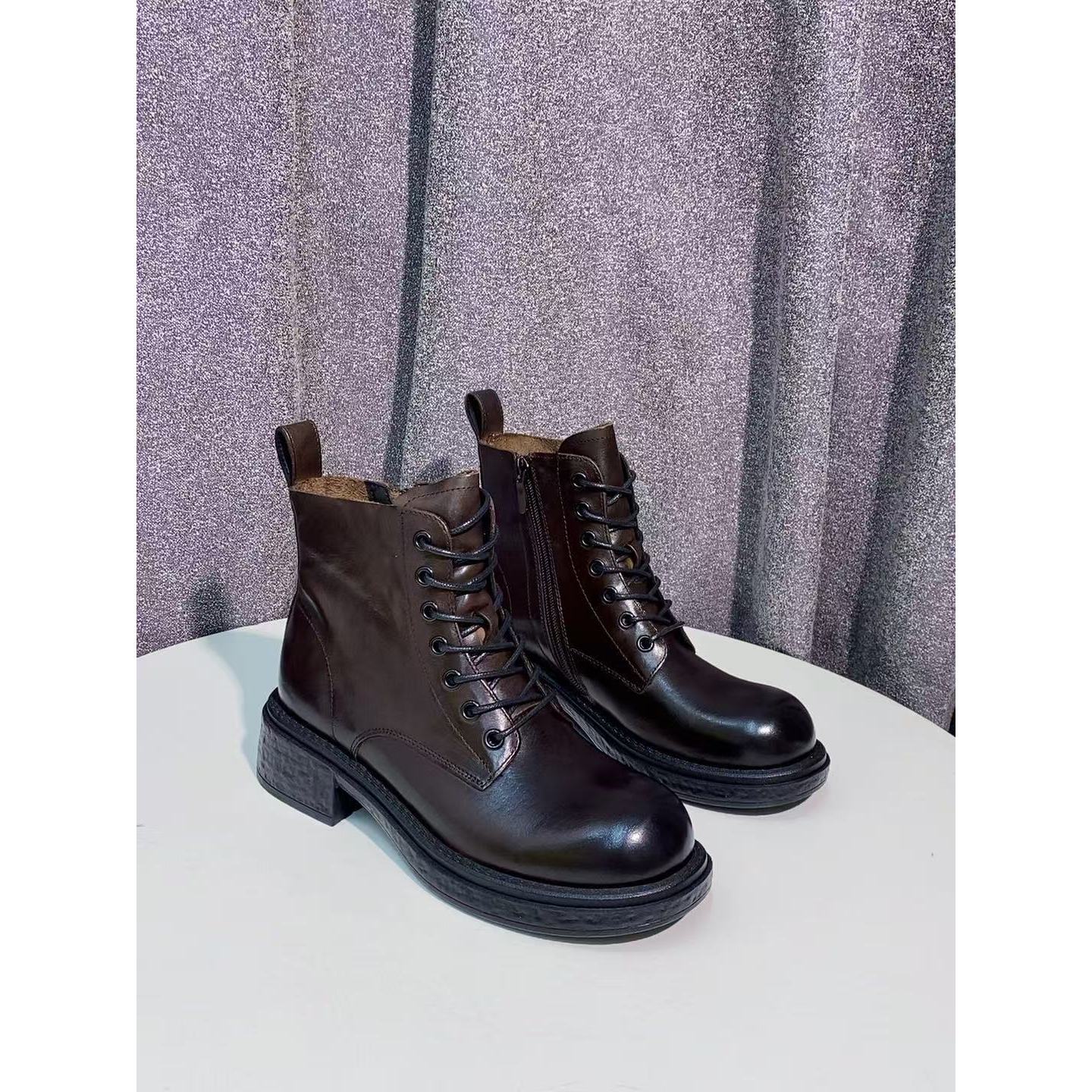 C2150 棕色  秋冬平跟圆头舒适真皮女士短靴  马丁靴