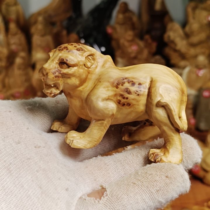 柏木瘤疤豹子摆件