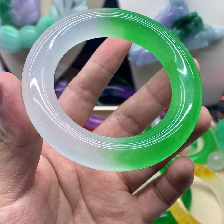 翡翠颈饰未镶嵌吊坠