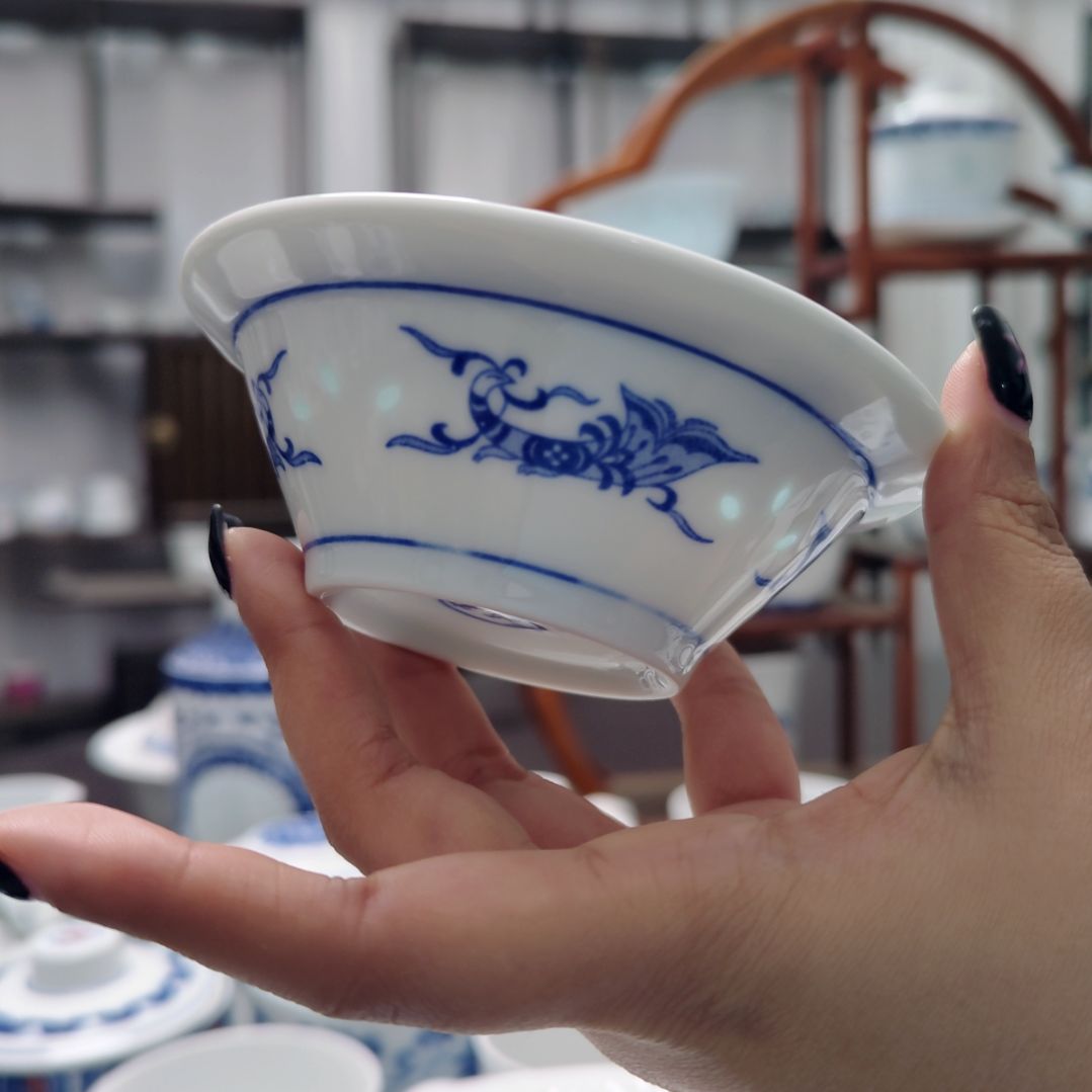 陶瓷孔雀老款斗笠烟灰缸一个