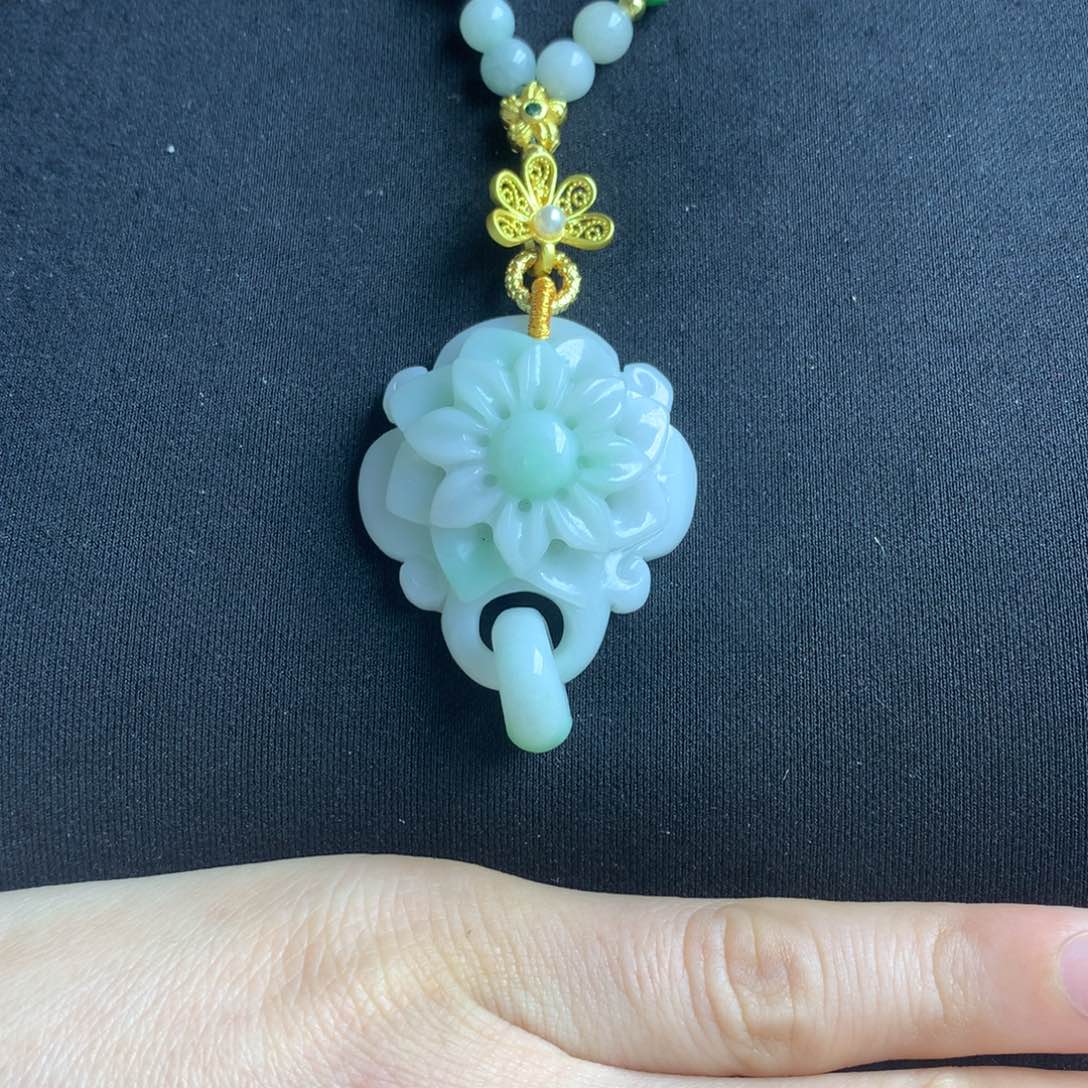 翡翠颈饰未镶嵌翡翠