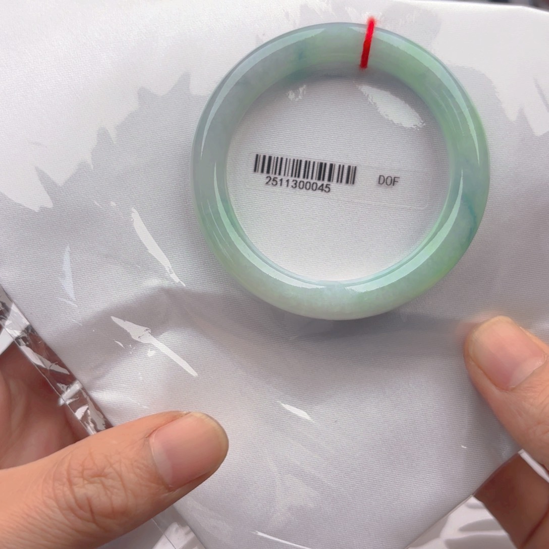 翡翠未镶嵌手镯5354x9. 133