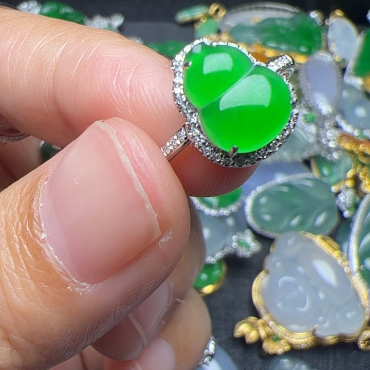 翡翠18K金镶嵌戒指