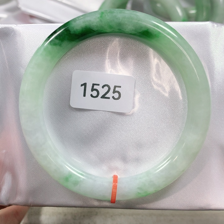 翡翠手镯未镶嵌天然翡翠手镯02