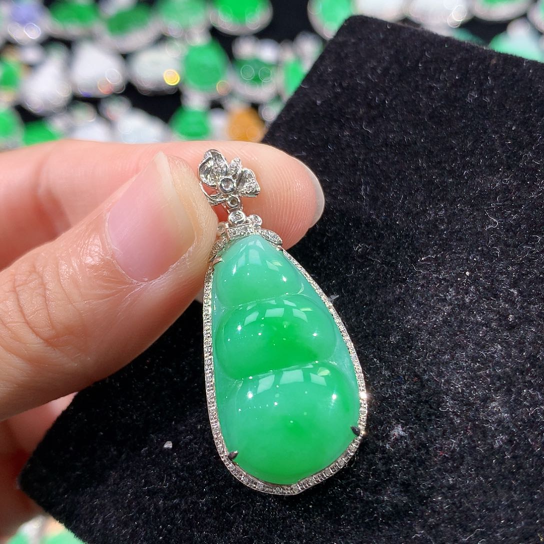 翡翠18K金镶嵌颈饰