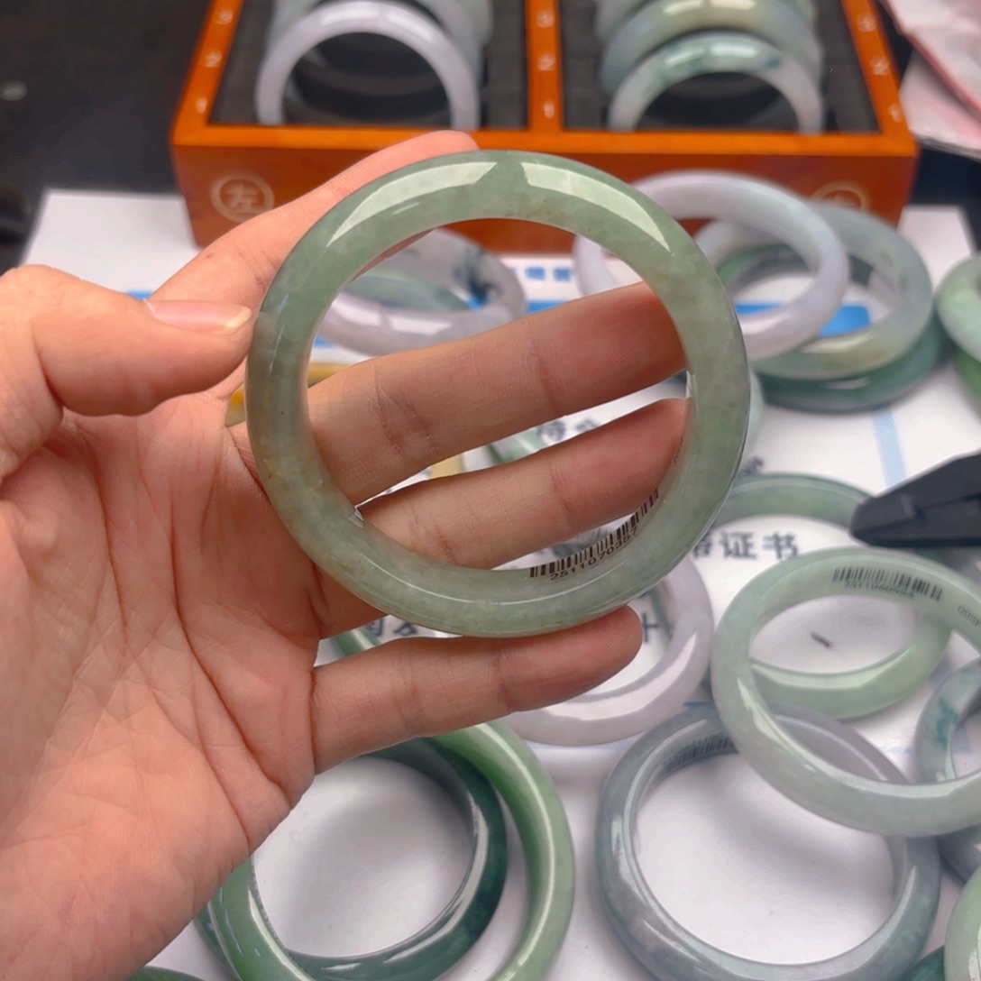 翡翠未镶嵌手镯5859。121