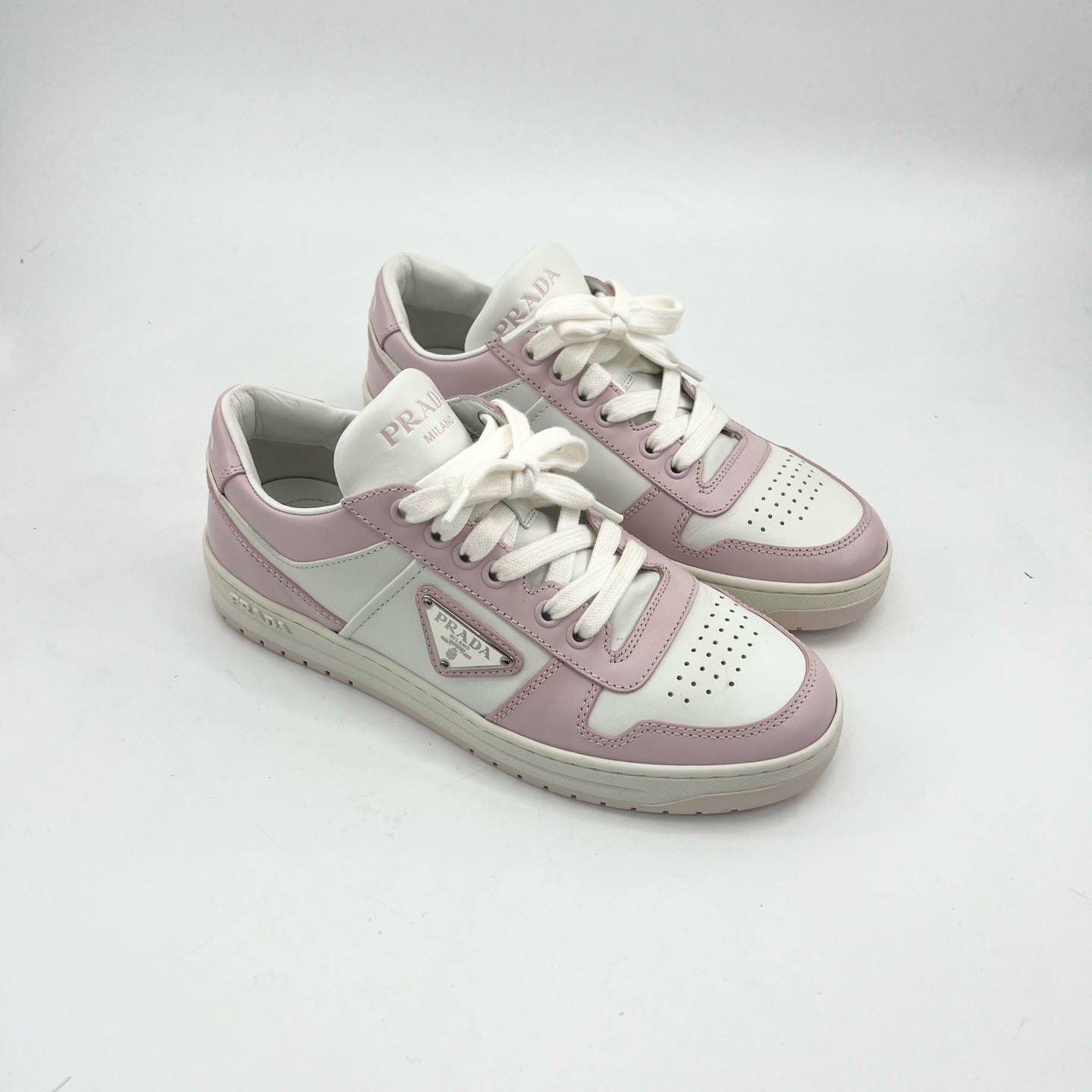 99新 Prada/普拉达 pr37码/白粉三角标低帮板鞋/99新/pp0219