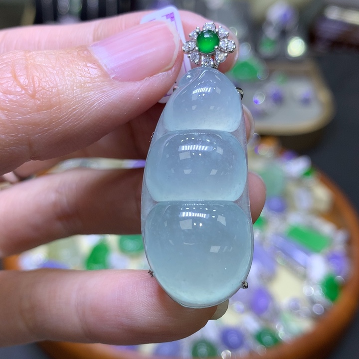 翡翠颈饰18K金镶嵌翡翠吊坠项链