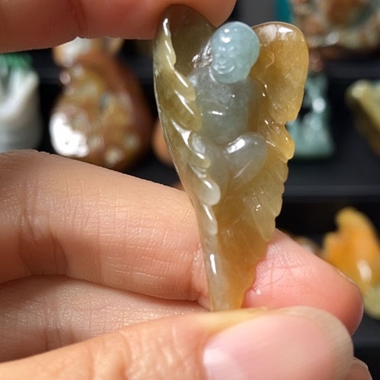 翡翠未镶嵌颈饰天使