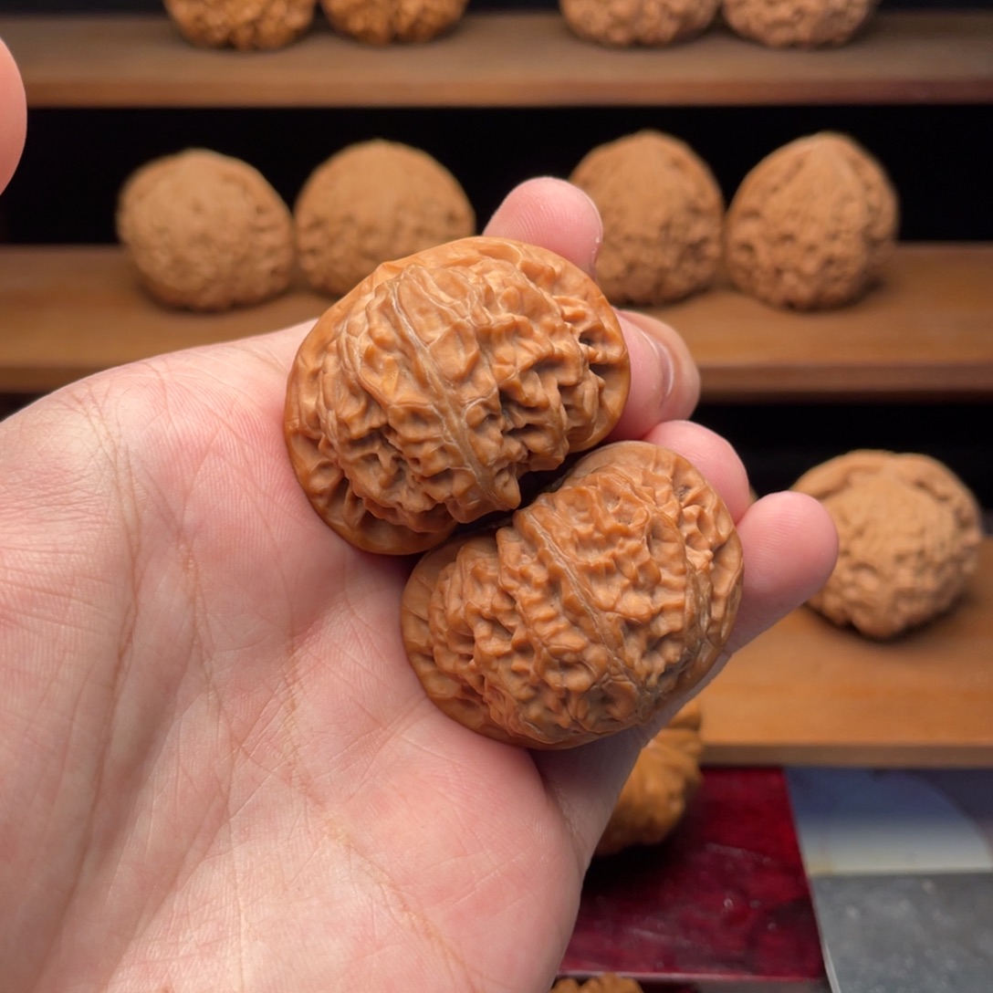 文玩核桃吊坠40桃心大肚红皮宫灯