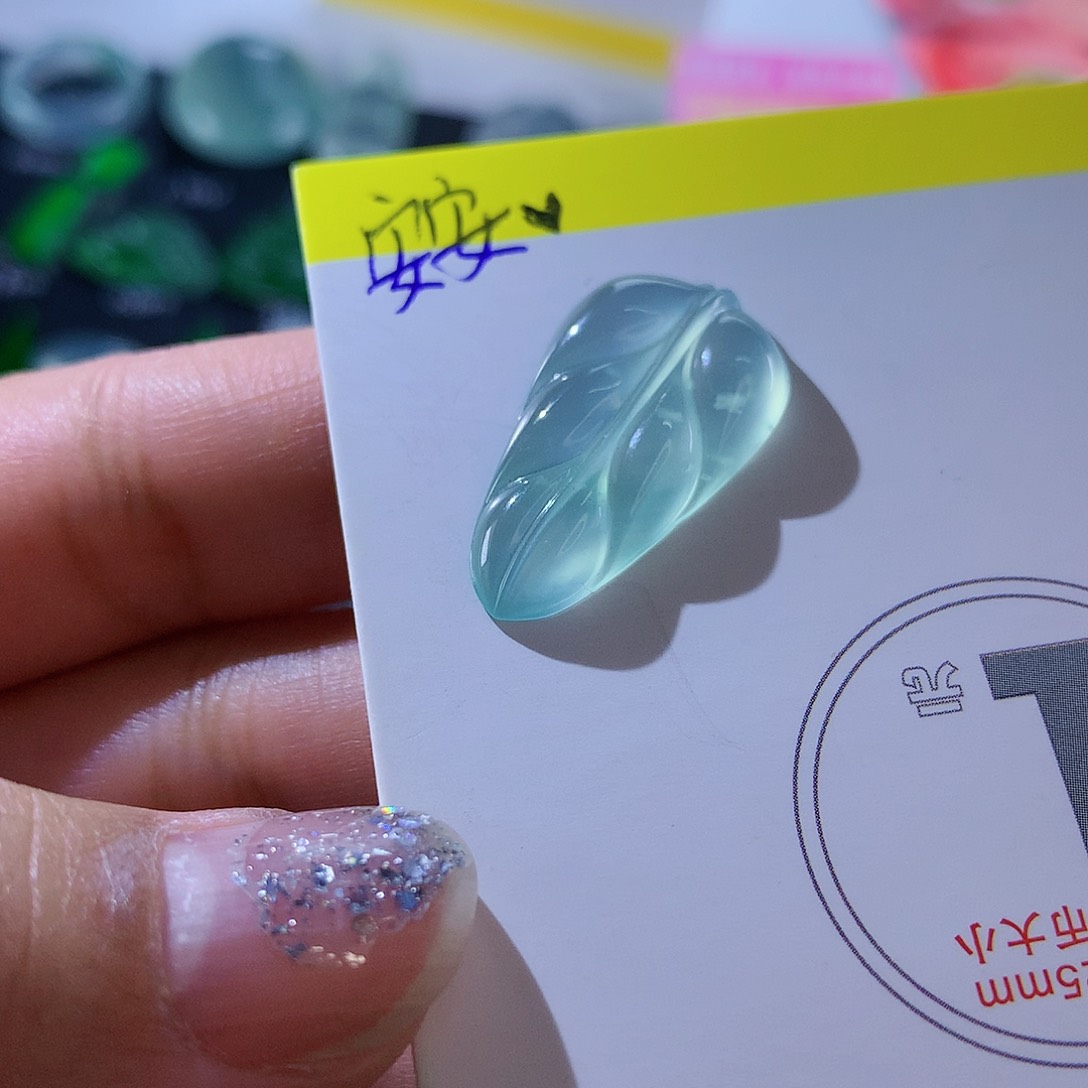 翡翠颈饰未镶嵌天然翡翠高冰叶子