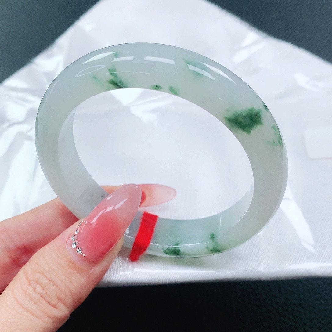 翡翠手镯未镶嵌51圈
