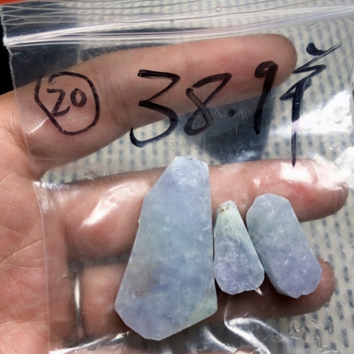 翡翠未镶嵌颈饰翡翠未镶嵌颈饰缅甸天然翡翠吊坠片料牌子