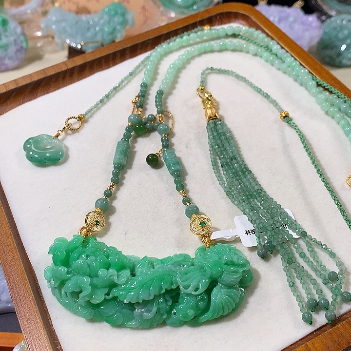 翡翠未镶嵌颈饰翡翠吊坠