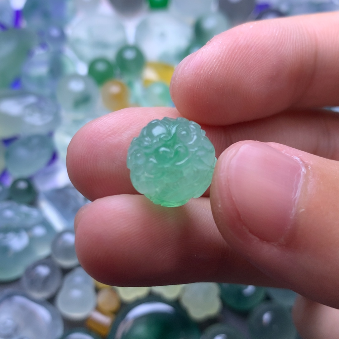 定制翡翠未镶嵌挂件