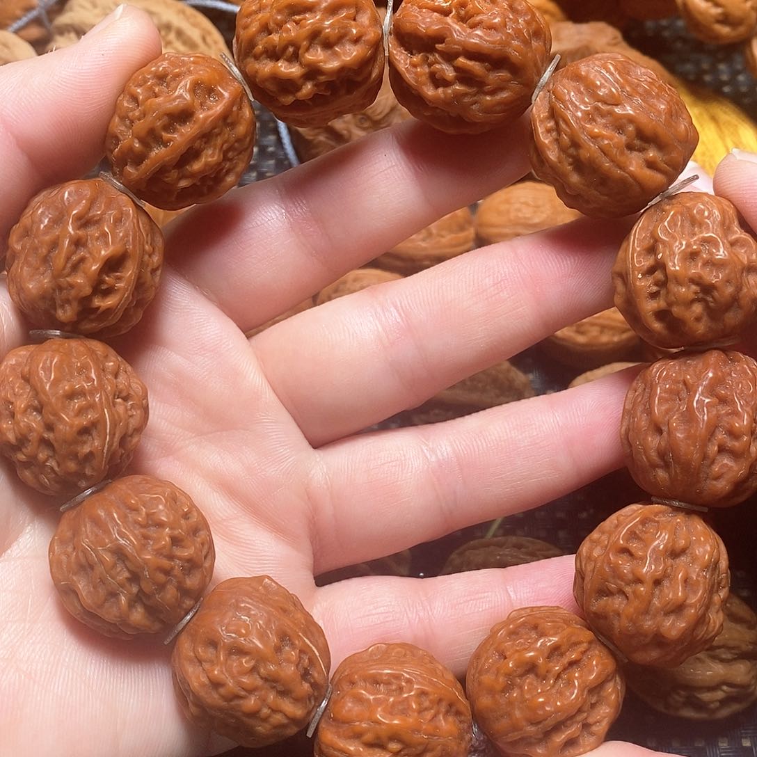 文玩核桃手串红皮荔枝纹