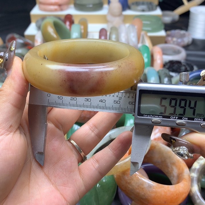 未镶嵌手镯石英质玉