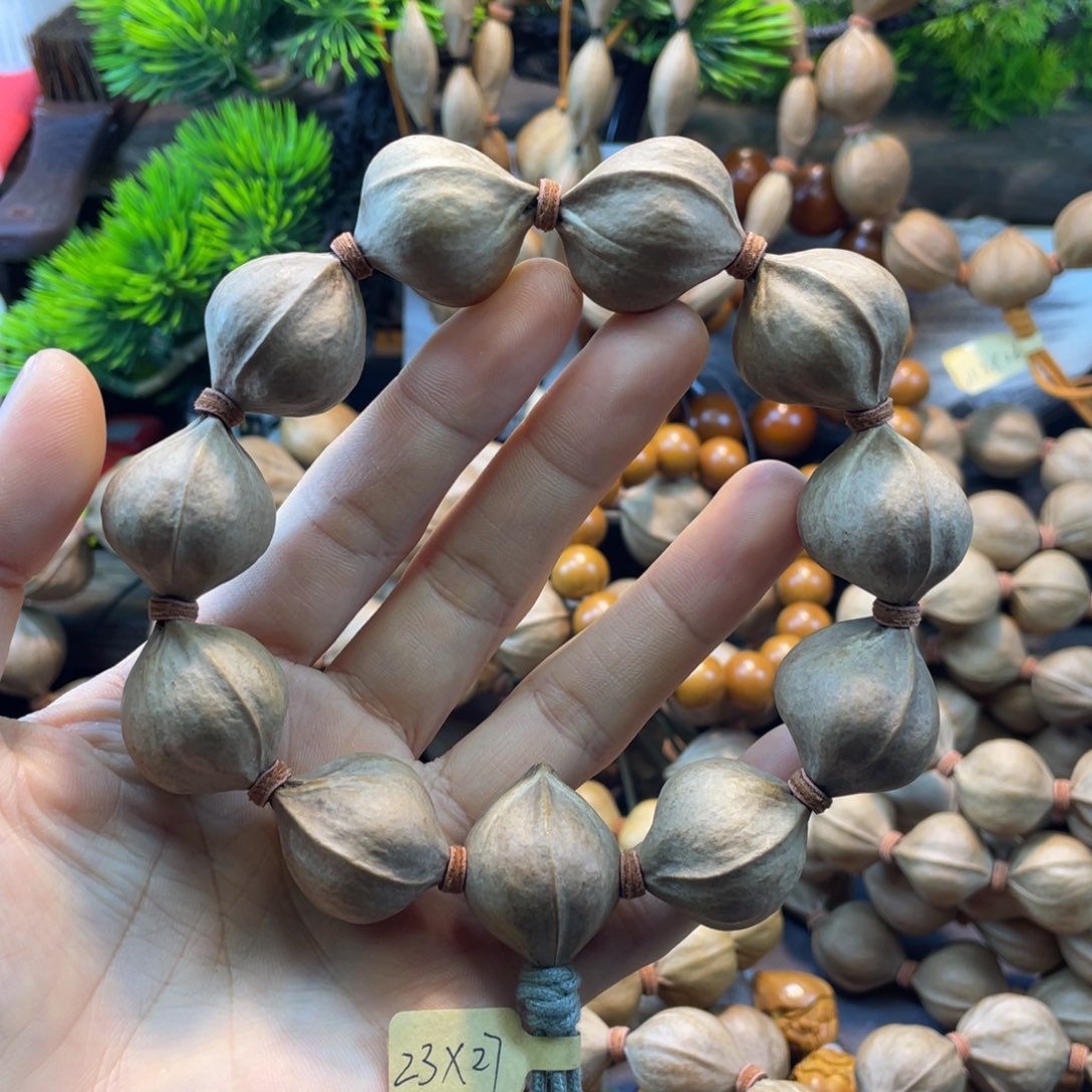 橙***乐橄榄核吊坠2327老料铁核