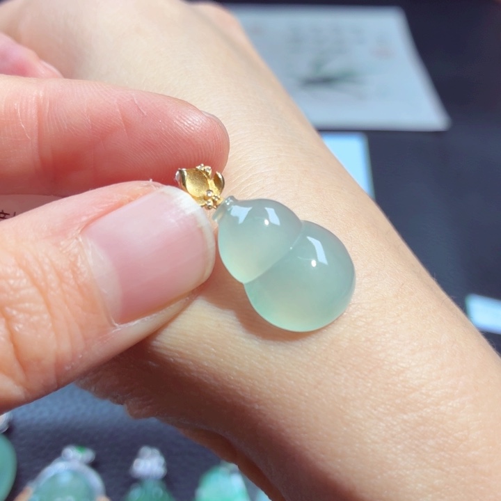 颈饰18K金镶嵌翡翠缅甸A货