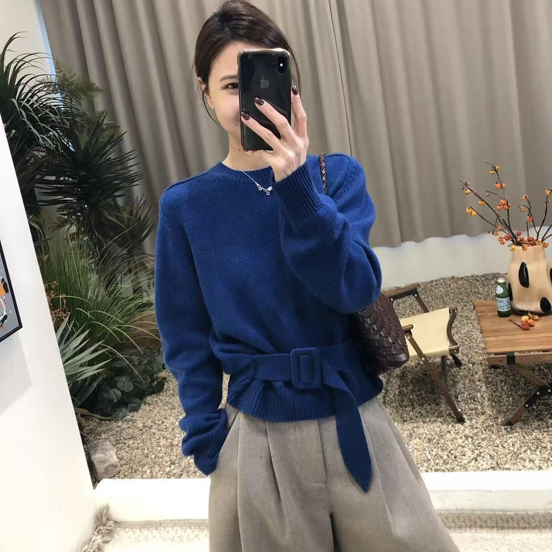 蓝色圆领针织衫女士2025秋冬新款设计感收腰显瘦短款毛衣外穿上衣