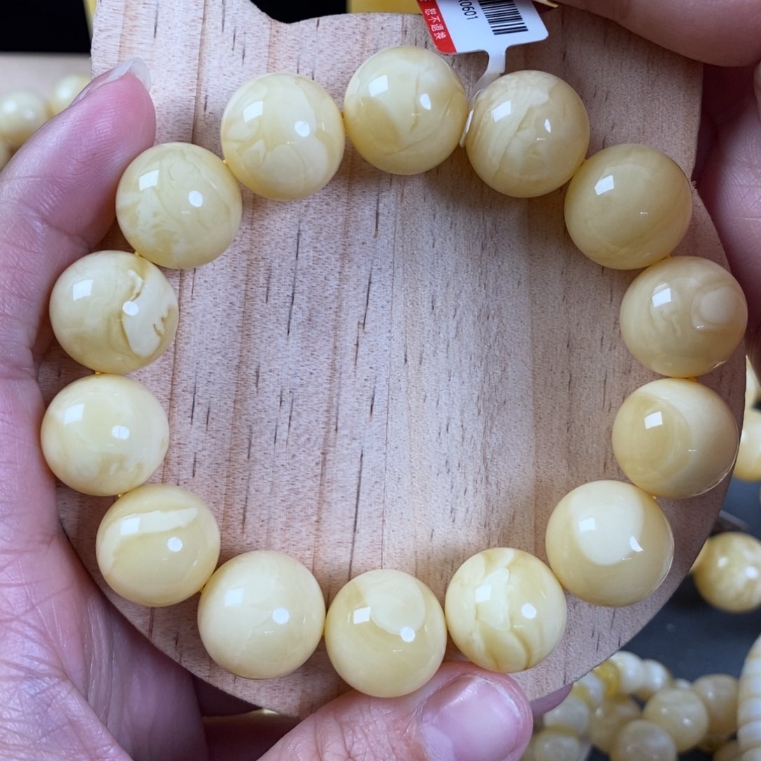 蜜蜡裸石未镶嵌薛*蜜蜡