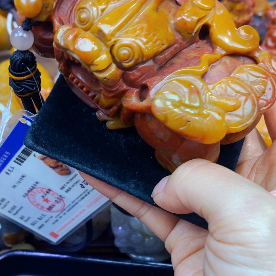 未镶嵌石英质玉（黄龙玉）项链