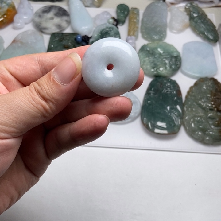 翡翠未镶嵌颈饰平安扣31