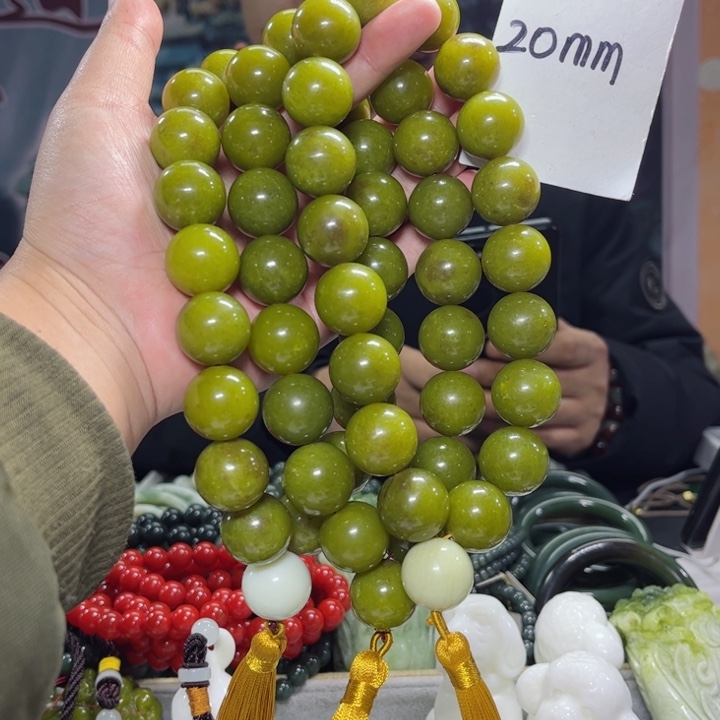 蛇纹石玉手持多样性发货未镶嵌