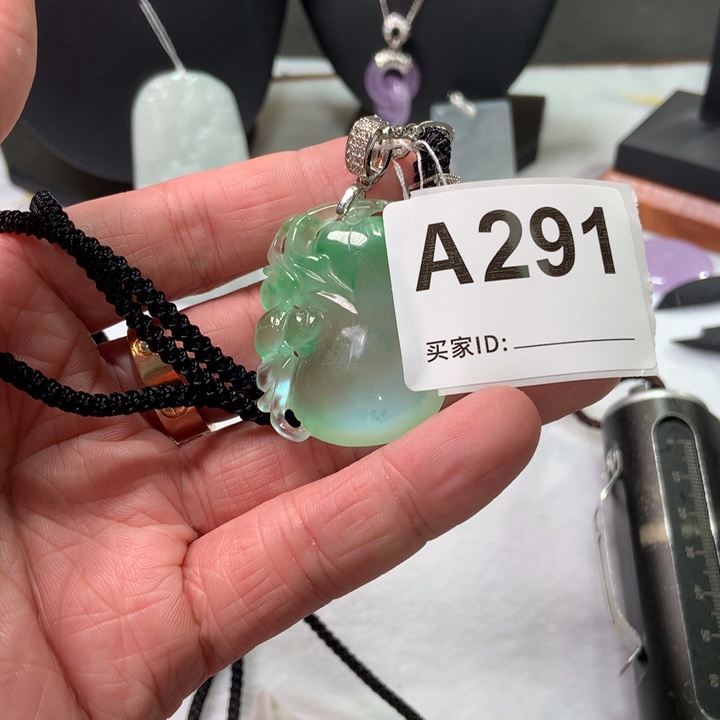 翡翠颈饰未镶嵌福*