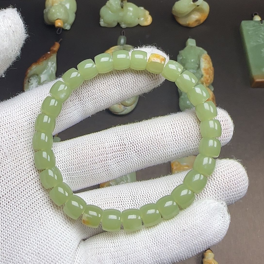 兜***出岫岩河磨玉（透闪石质玉）未镶嵌项圈