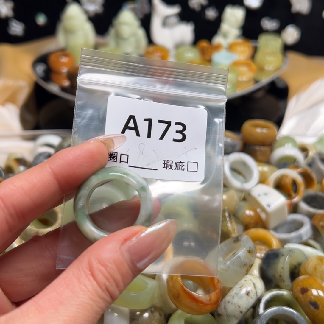 ****翡蛇纹石玉未镶嵌戒指