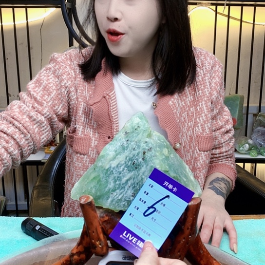 【闪购商品】未镶嵌蛇纹石玉原石恒*