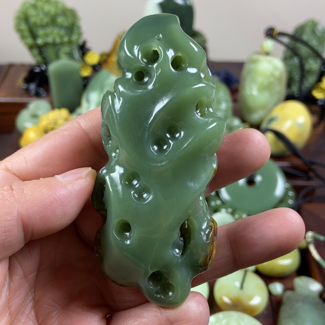 岫岩河磨玉（透闪石质玉）未镶嵌珠宝奇石