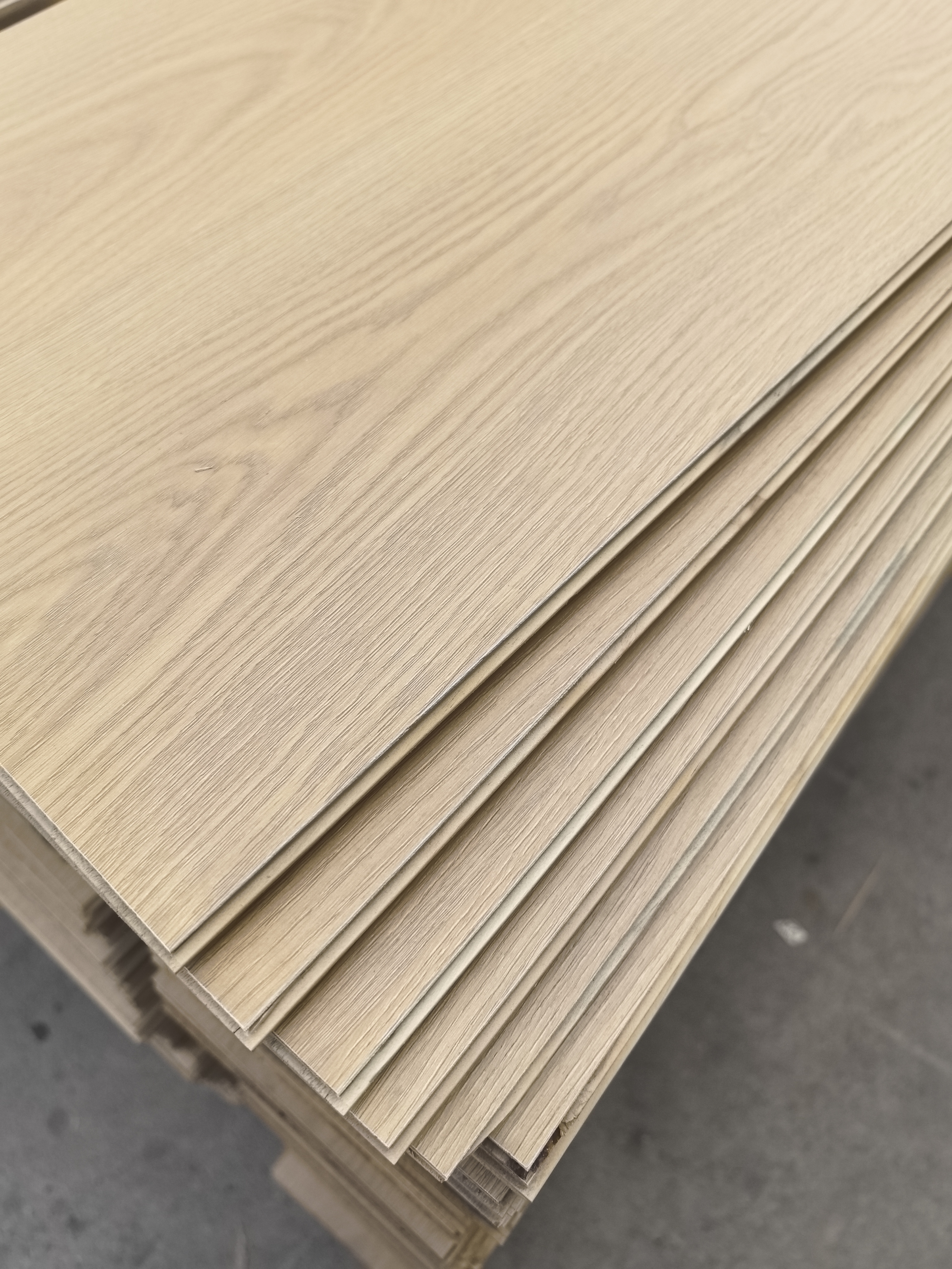 整芯新三层瑕疵木地板批发出租房专用木地板厂家批发