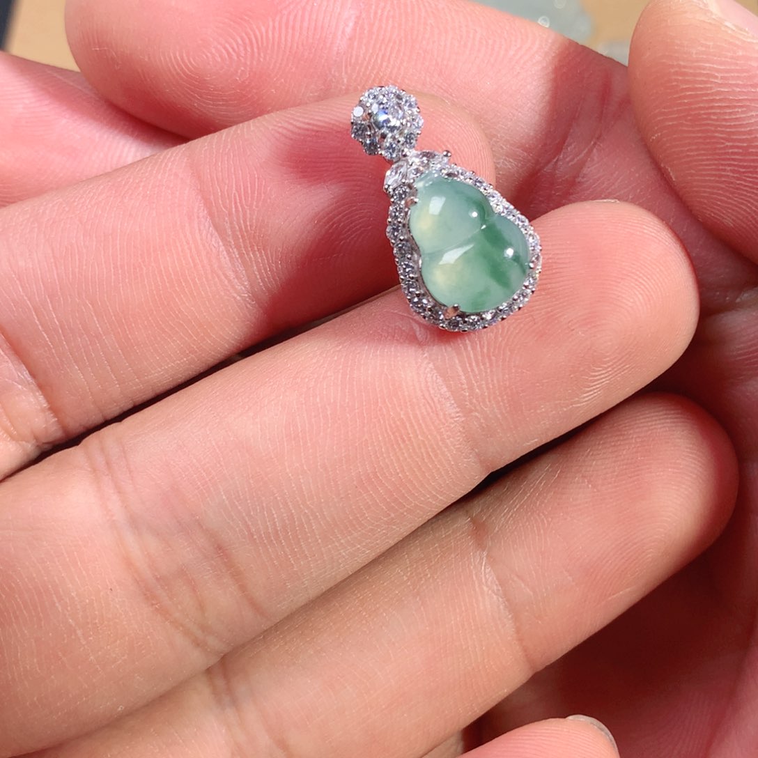 翡翠银S925镶嵌颈饰葫芦