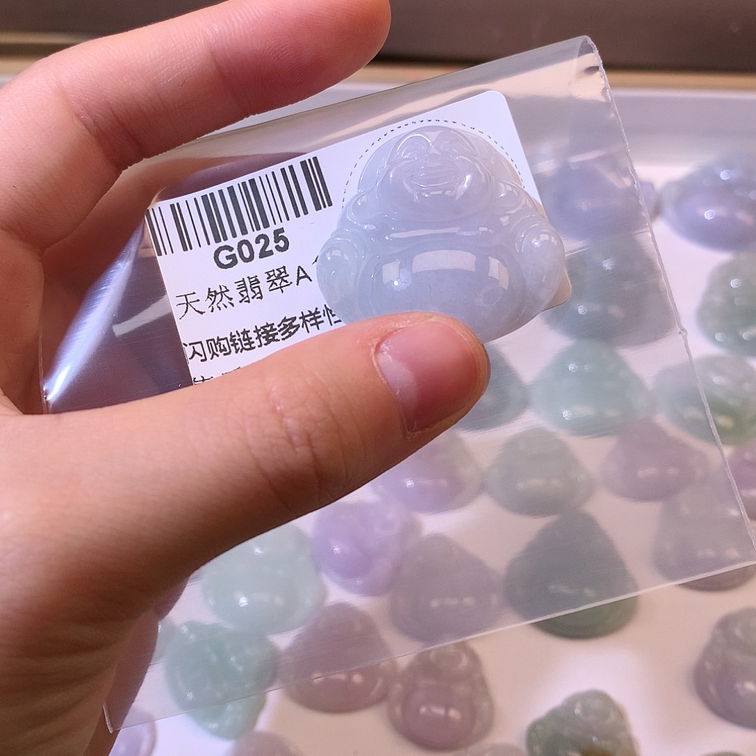 翡翠未镶嵌颈饰佛公