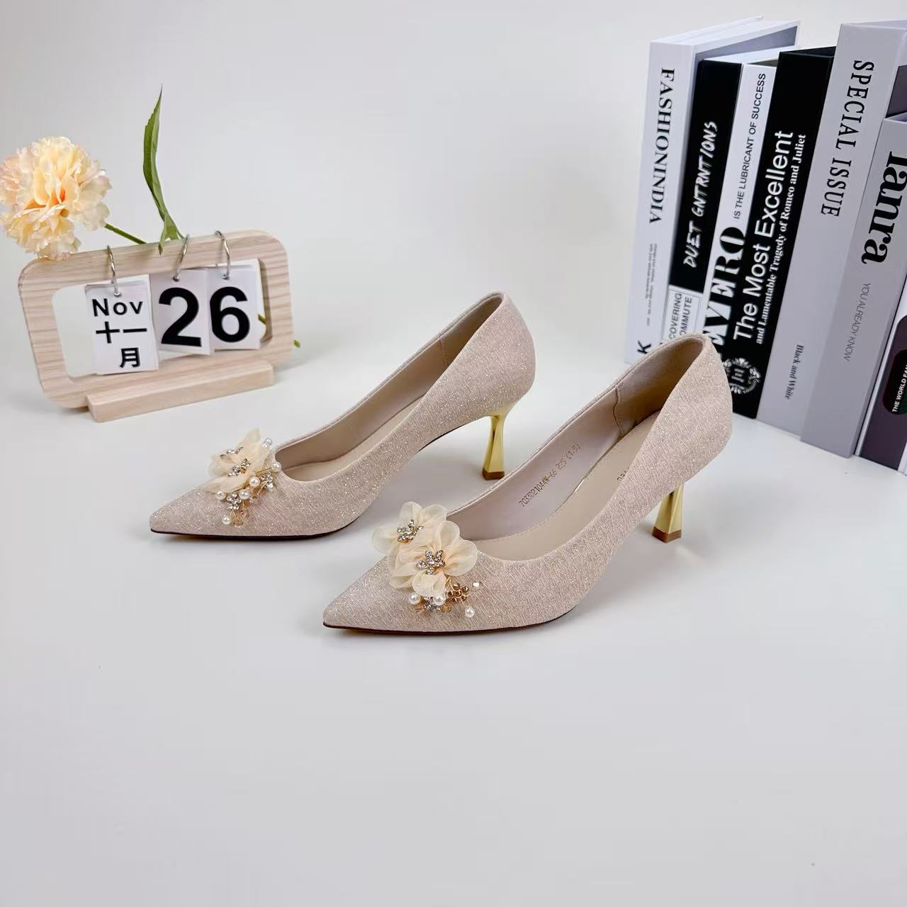 小强家女鞋  法式新款秀禾高跟鞋（A129-12-1）（7033D21044W-66）