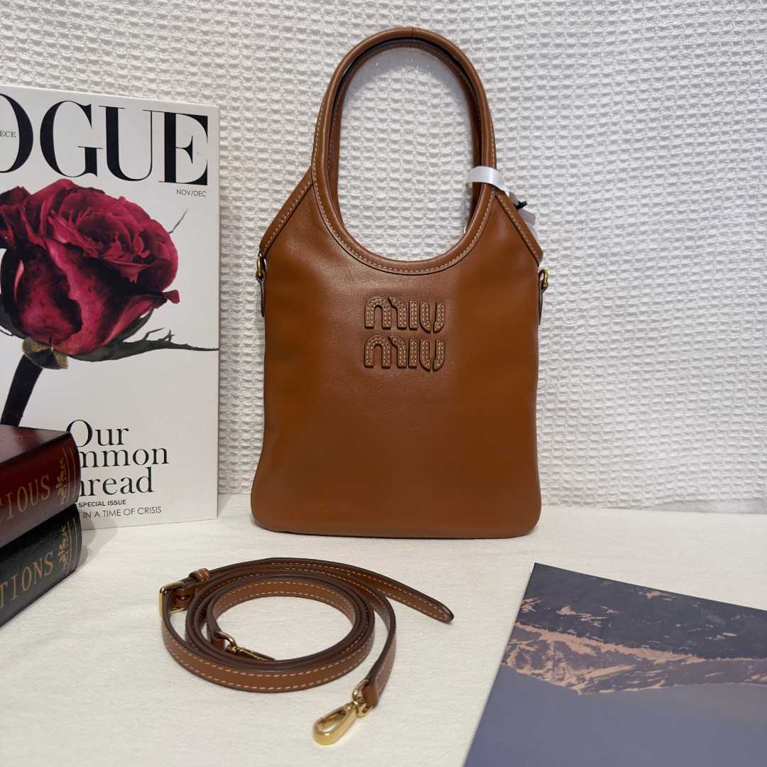 99新 MIU MIU/缪缪 壹所奢品/ivymini/干邑色光面托特包/新款福利