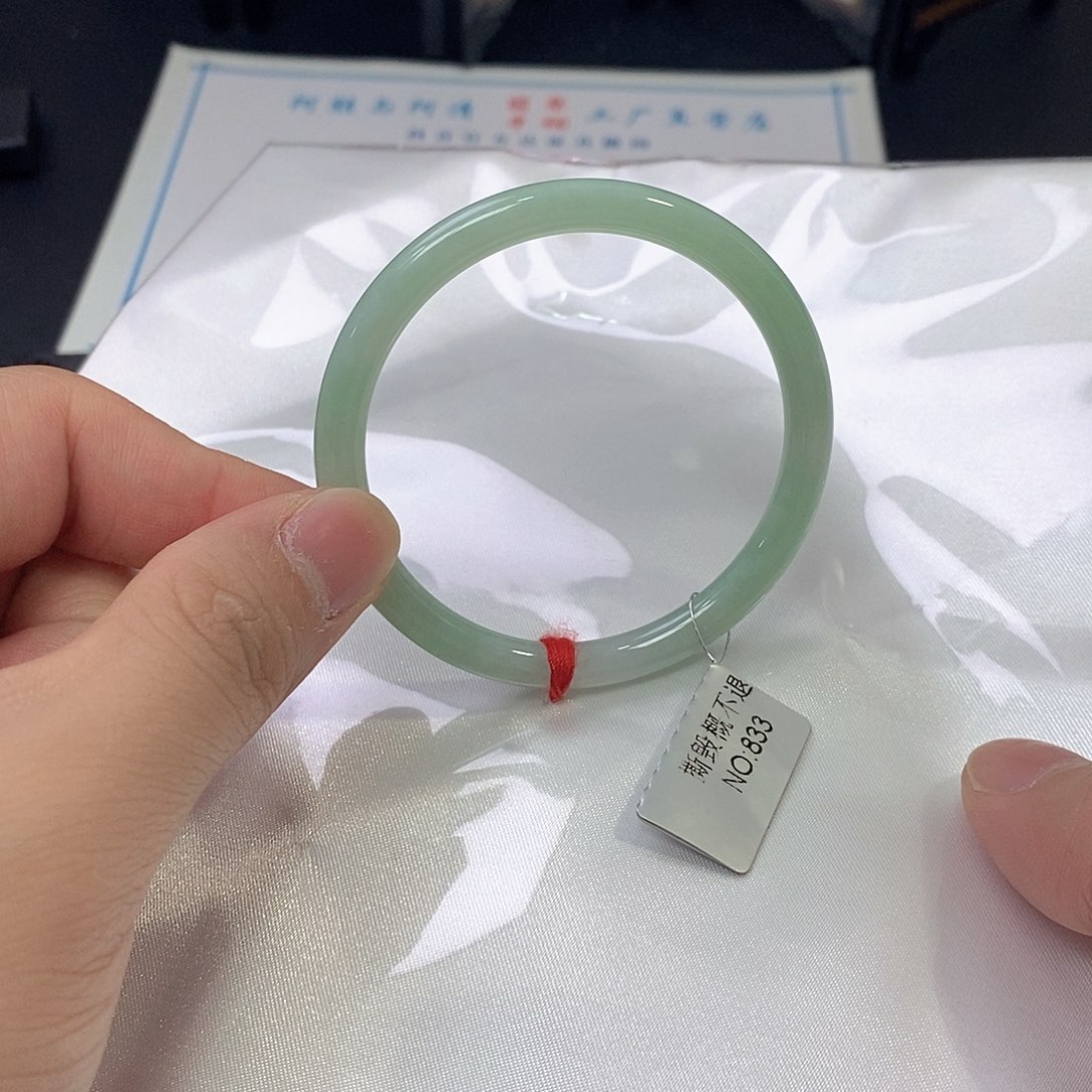 翡翠未镶嵌手镯（圆镯）