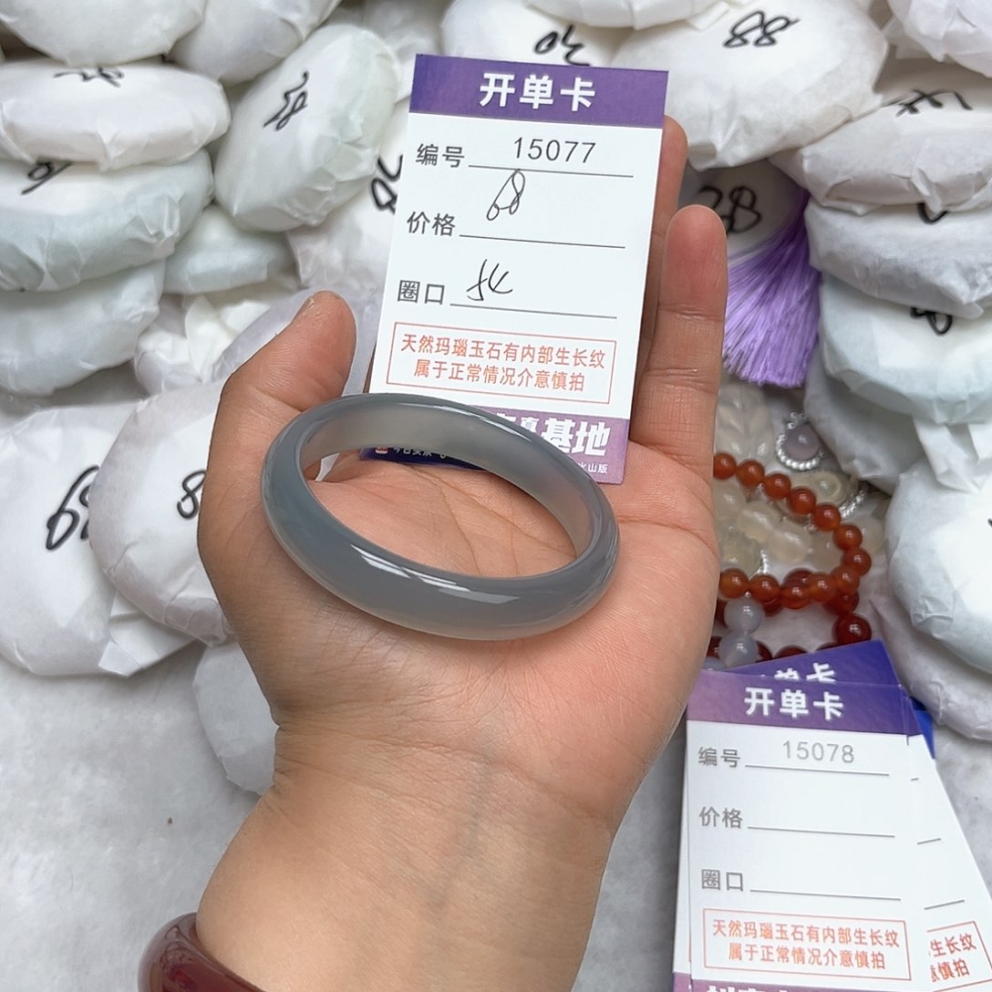 玛瑙/玉髓手镯未镶嵌77