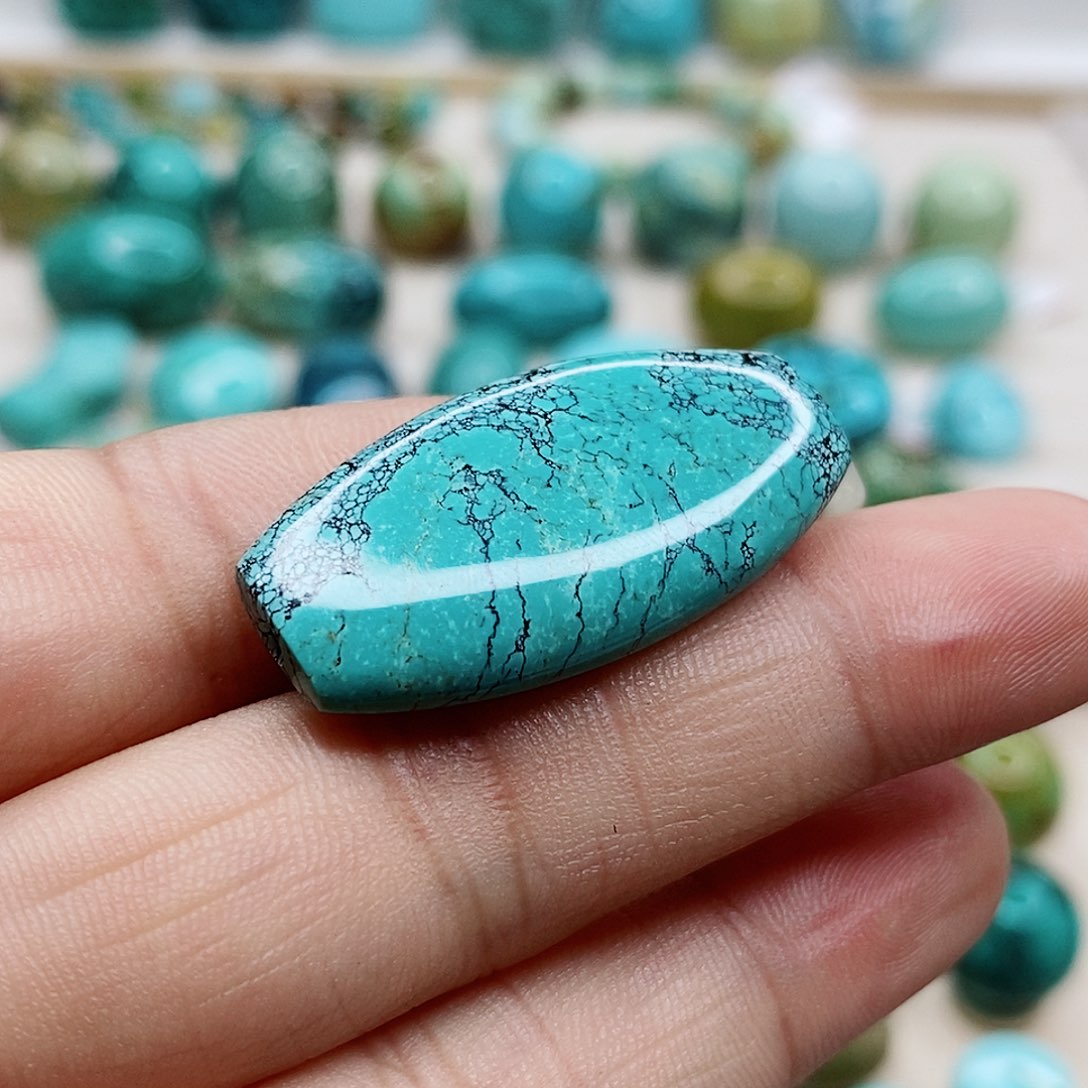 绿松石颈饰未镶嵌